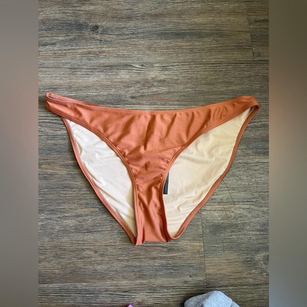 Full bikini bottom BRAND NEW: liner still attached. col: Hazelnut shimmer